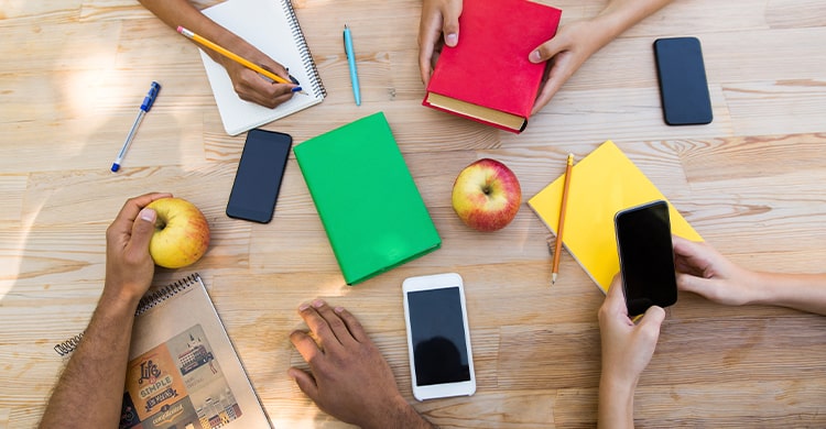 Educational Benefits of Smartphones for Students Educational Benefits of Smartphones